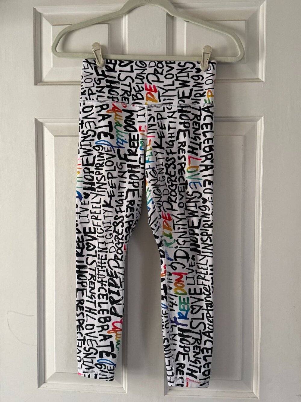 Athleta Elation Train 7/8 Tight in Rainbow Pride Print Size S